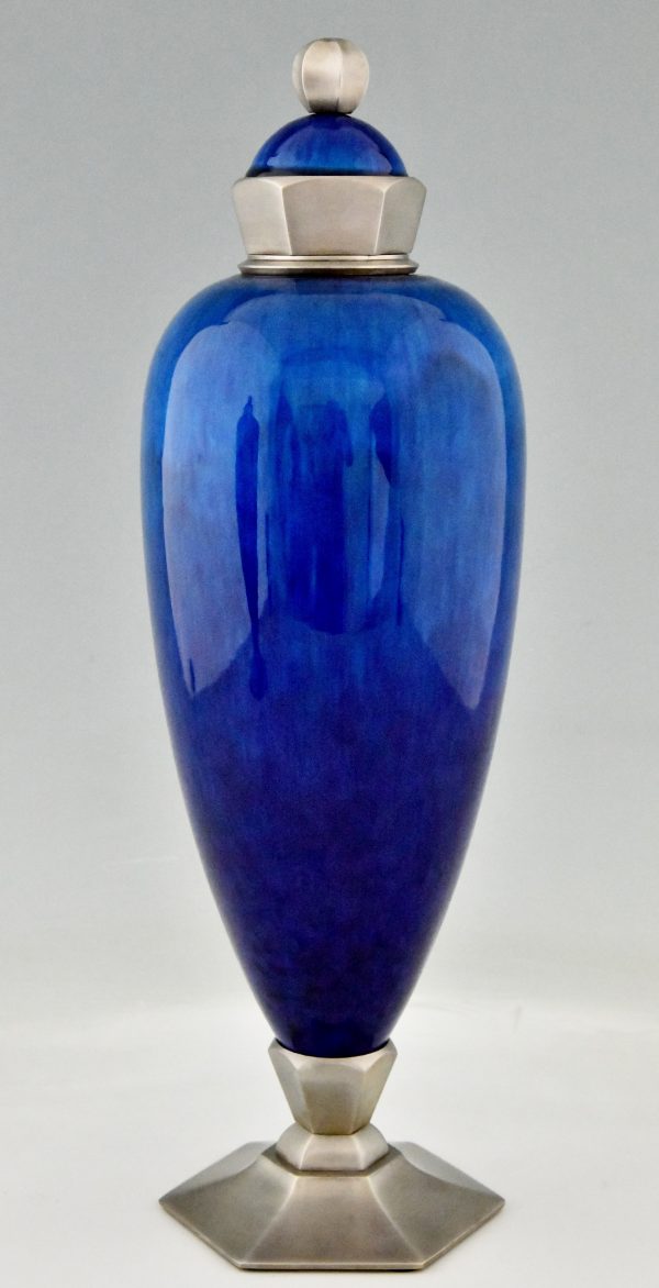 Art Deco Vasen oder Urnen blaue Keramik und Bronze.