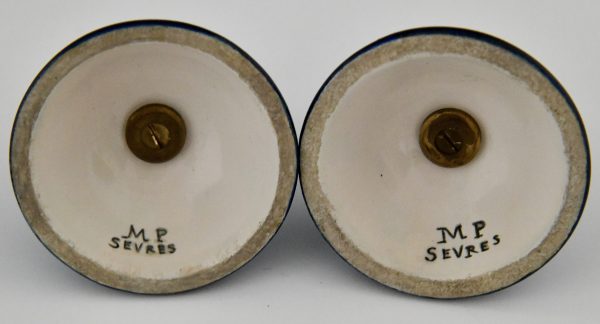Art Deco Vasen oder Urnen blaue Keramik und Bronze.
