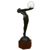 Clarté TAILLE HUMAINE Lampe Art Déco en bronze nu debout avec globe