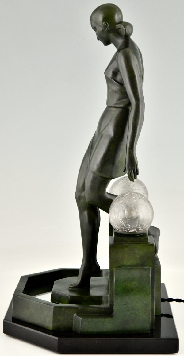 Art Deco Lampe Frau am Brunnen Nausicaa