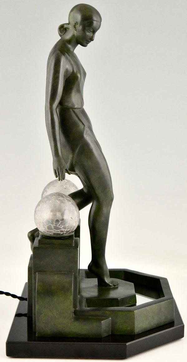 Art Deco lamp lady at the fountain Nausicaa