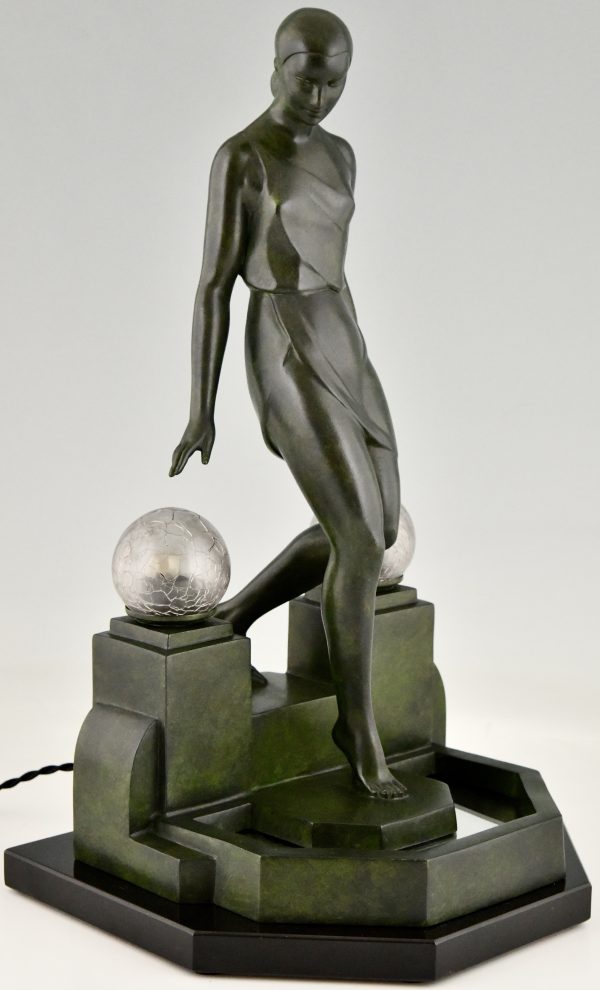 Art Deco Lampe Frau am Brunnen Nausicaa