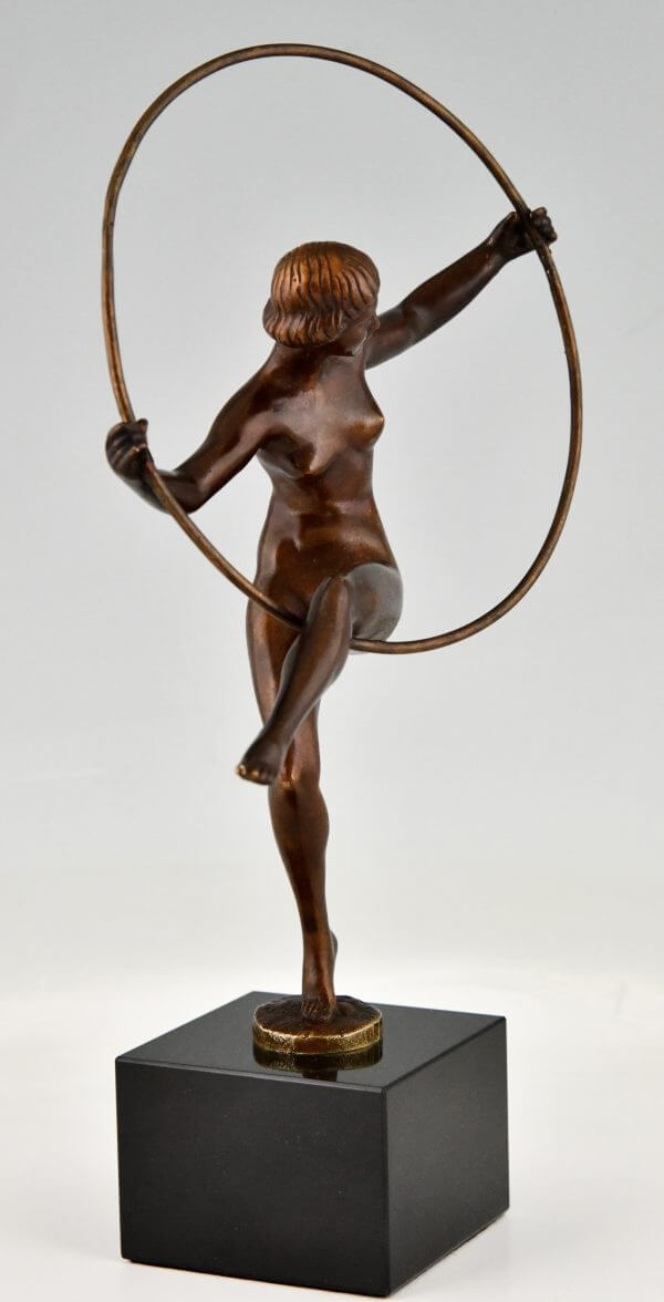 Art Deco bronzen sculptuur danseres met hoepel