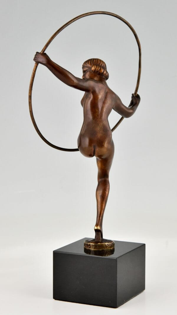 Art Deco bronzen sculptuur danseres met hoepel