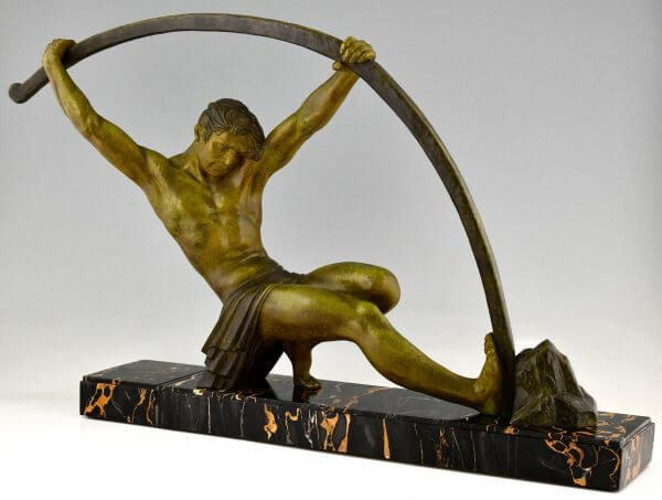 Art Deco sculpture athletic man bending a bar L’age du bronze