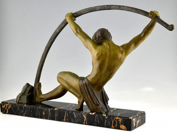 Art Deco sculpture athletic man bending a bar L’age du bronze