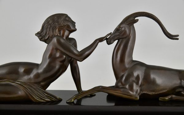 Art Deco sculpture femme nue et gazelle Seduction