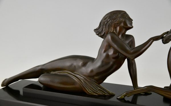 Art Deco sculpture femme nue et gazelle Seduction