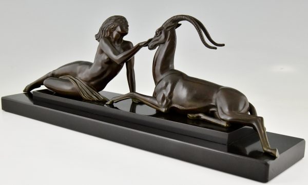 Art Deco sculptuur naakte vrouw met gazelle Seduction