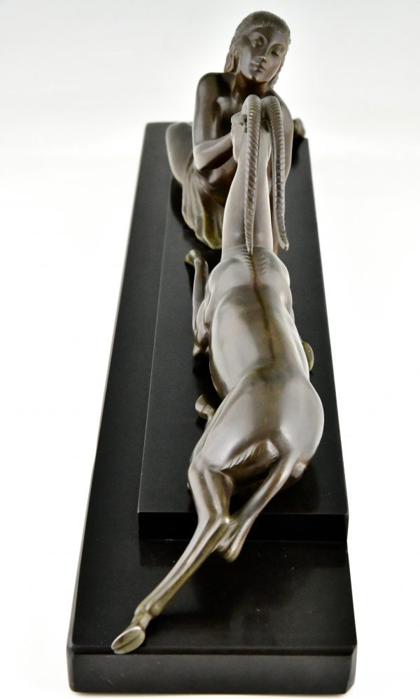 Art Deco sculpture femme nue et gazelle Seduction