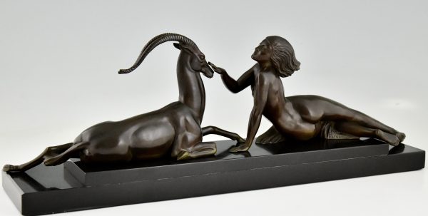 Art Deco sculpture femme nue et gazelle Seduction