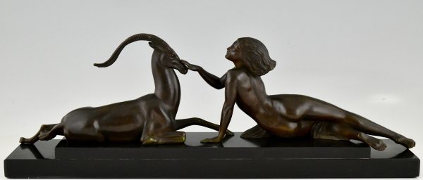 Art Deco sculpture femme nue et gazelle Seduction