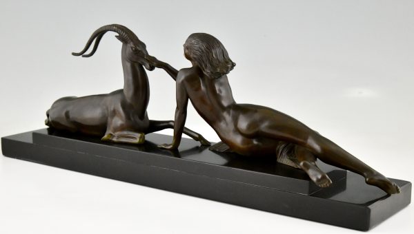 Art Deco sculpture femme nue et gazelle Seduction