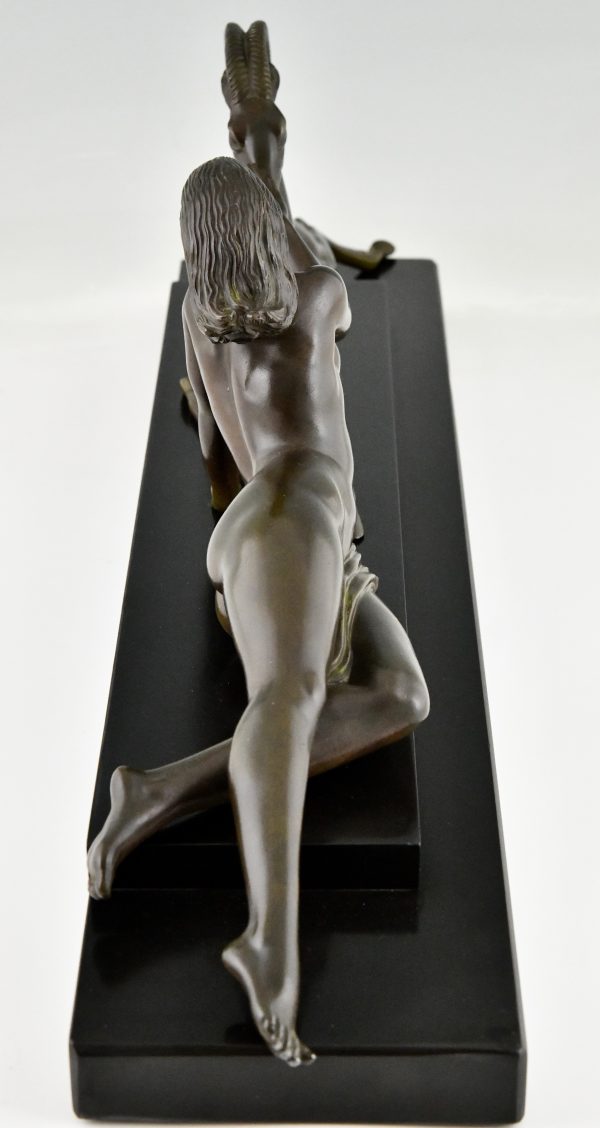 Art Deco sculpture femme nue et gazelle Seduction