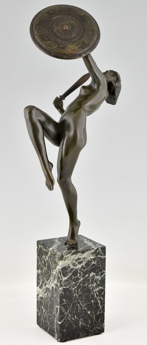 Sculpture en bronze Art Déco danseuse au poignard