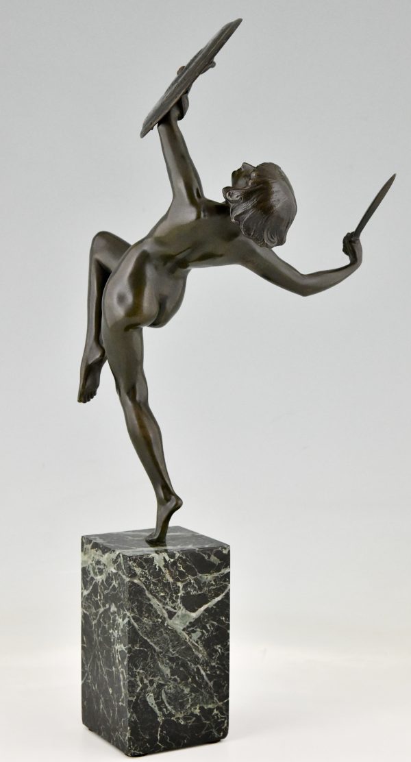 Art Deco bronzen sculptuur dansend naakt met dolk