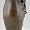 Vase en bronze Art Nouveau avec couple nu Le Baiser.