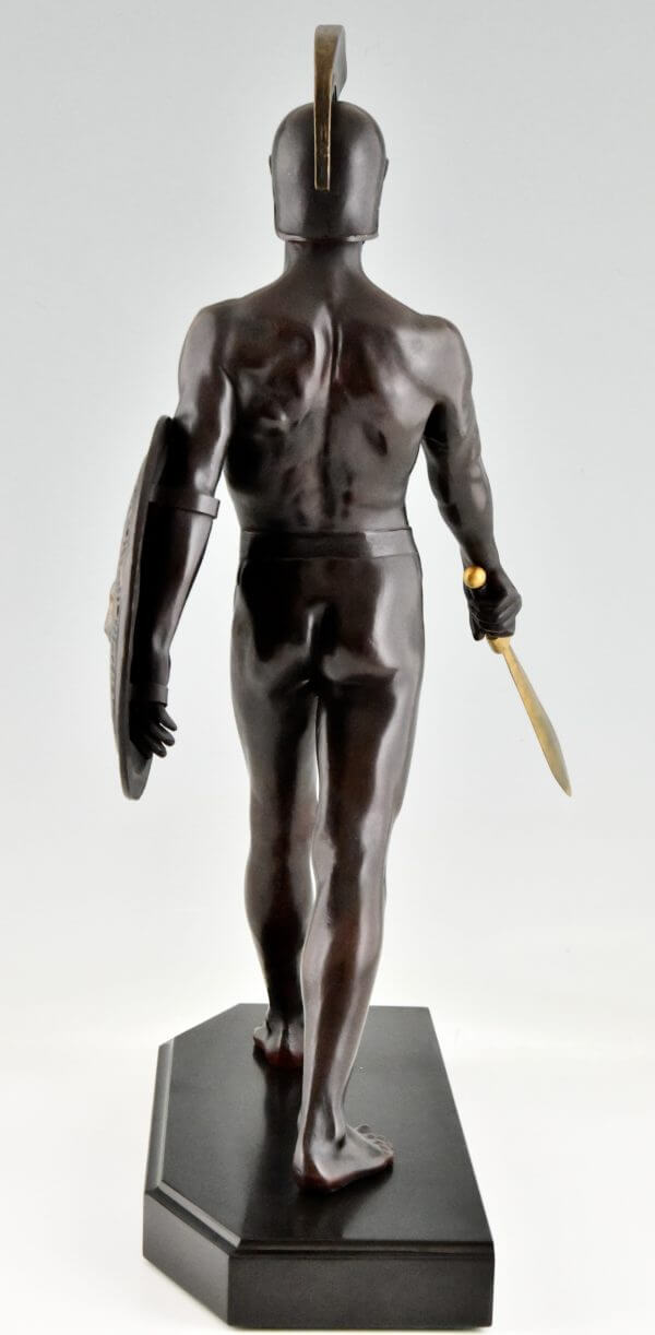 Art Deco Skulptur Gladiator mit Helm, Schwert und Schild