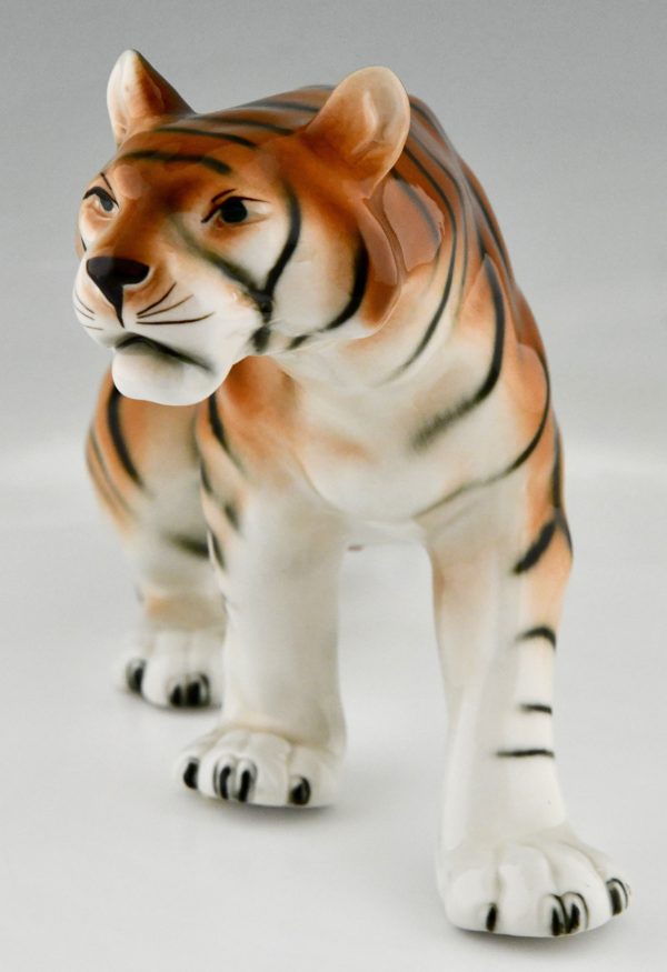 Vintage Tigerskulptur aus Porzellan von Royal Dux.