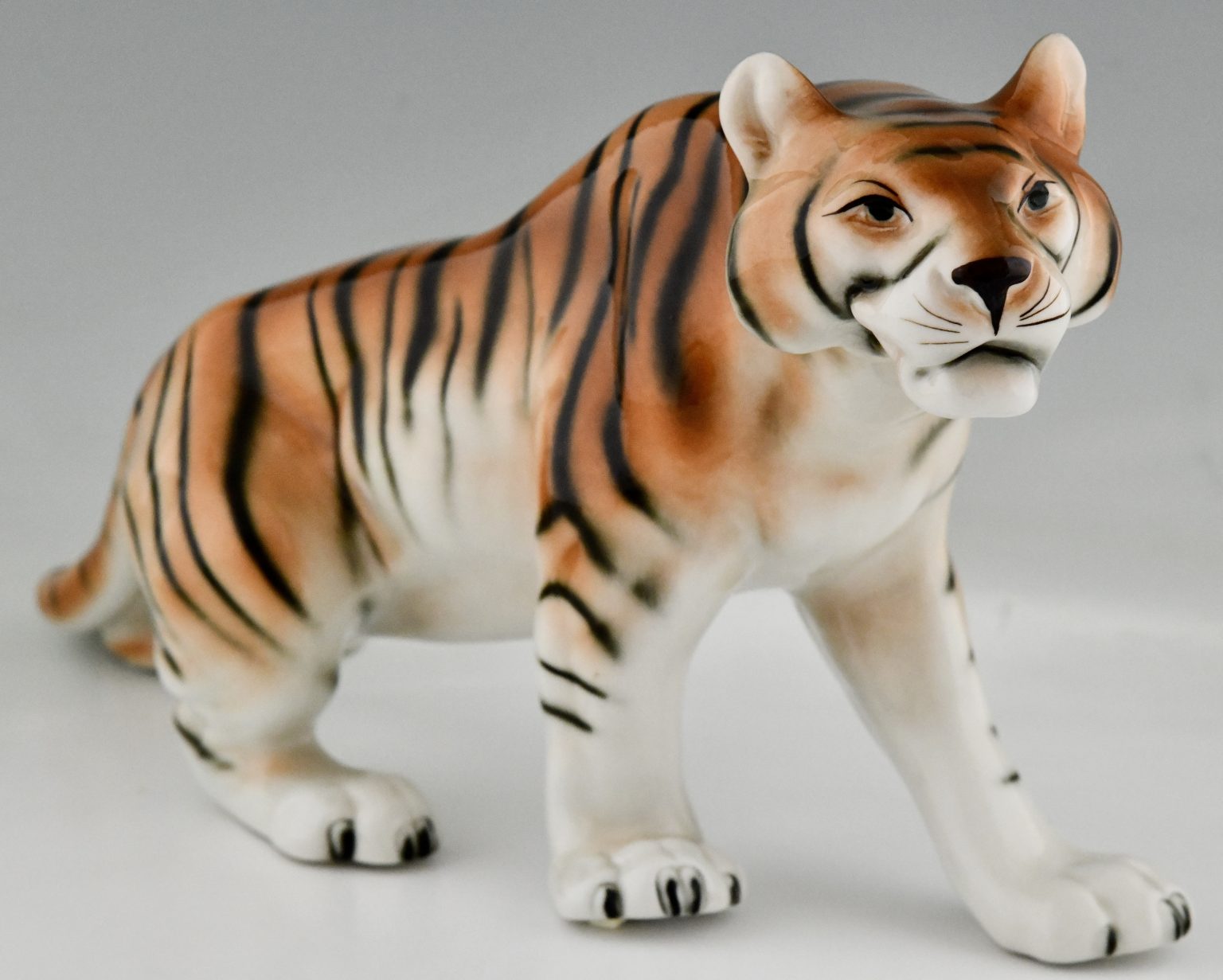 Vintage porcelain tiger sculpture Deconamic