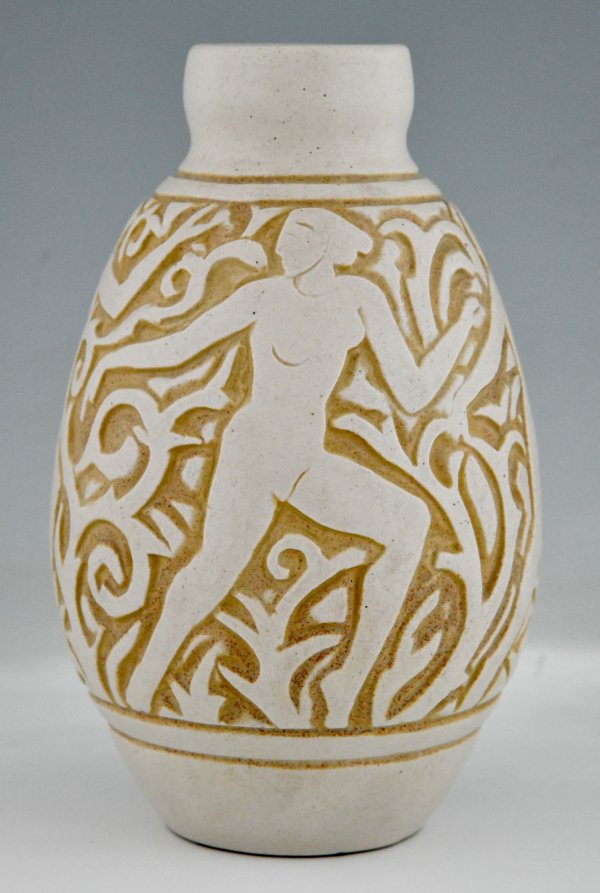 Art Deco vaas in keramiek met naakte vrouwen