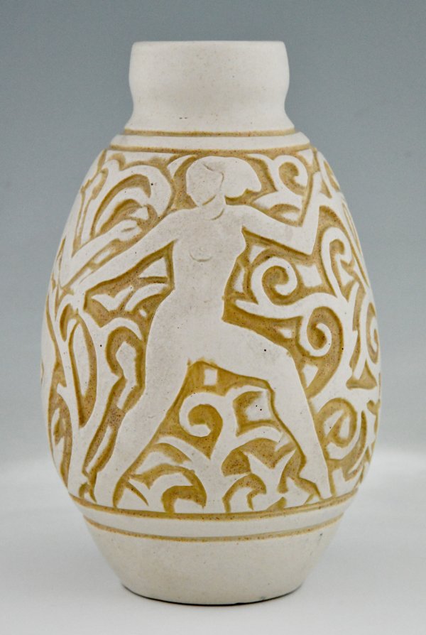 Vase Art Déco en céramique à décor de danseuses nues