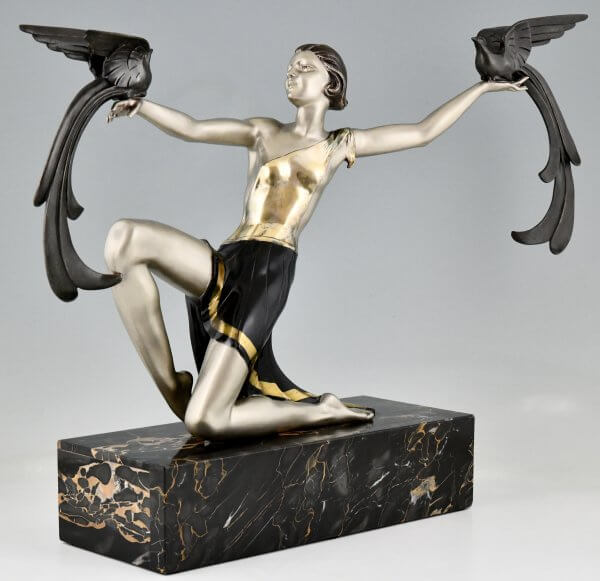 Art Deco bronzen sculptuur dame met paradijsvogels