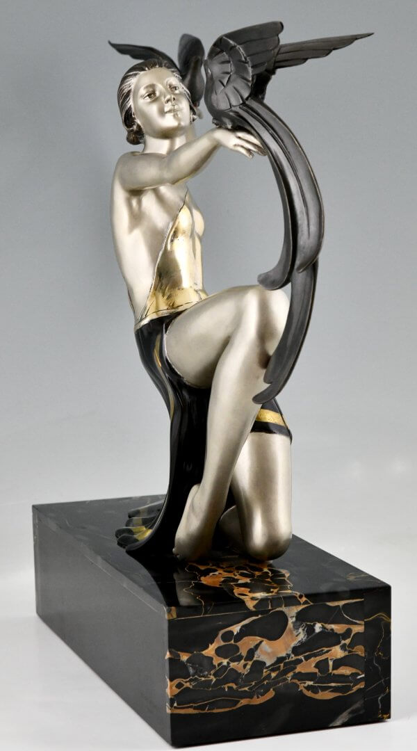 Art Deco bronzen sculptuur dame met paradijsvogels