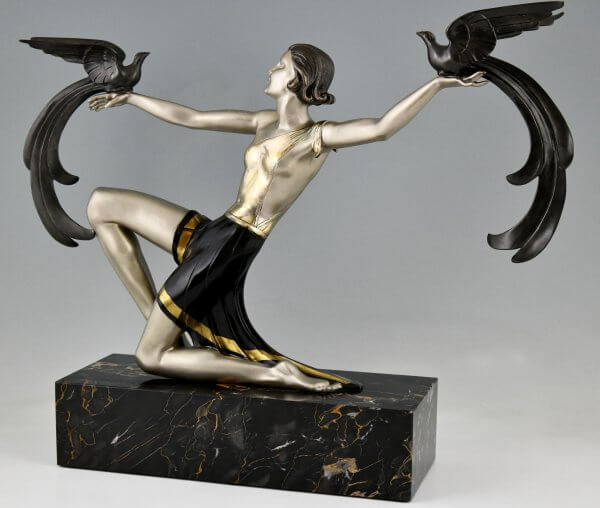 Art Deco Bronzeskulptur Frau mit Paradiesvögeln
