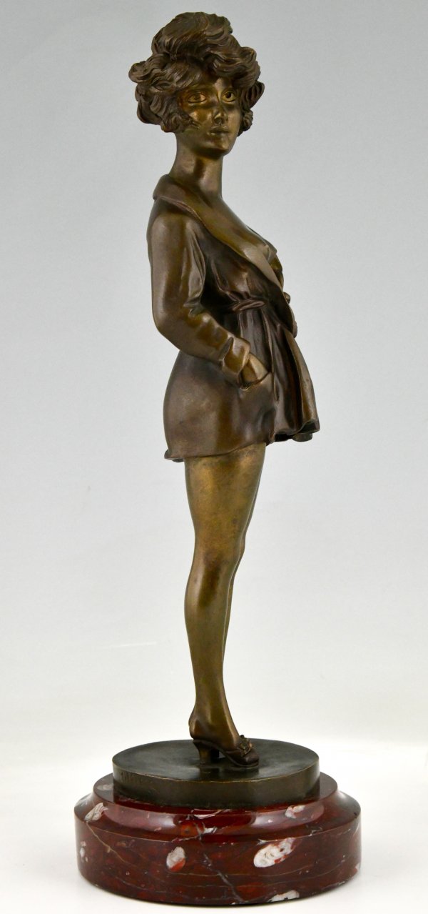 Art Déco sculpture érotique bronze nu en robe de chambre