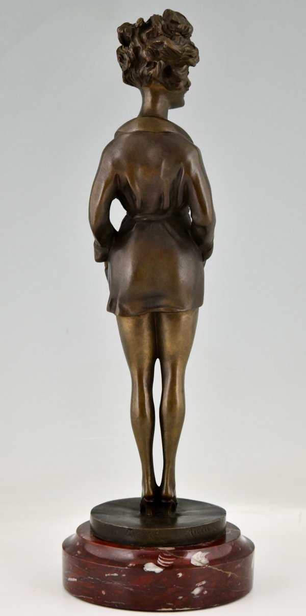 Art Déco sculpture érotique bronze nu en robe de chambre