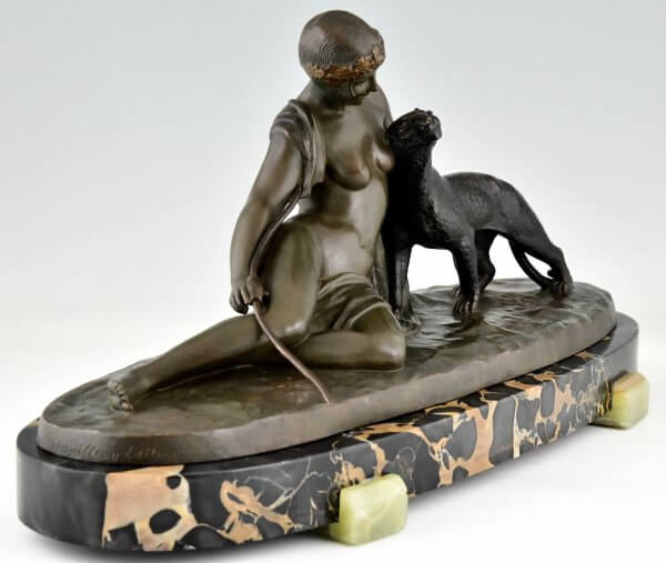 Sculpture en bronze Art Déco femme et panthère