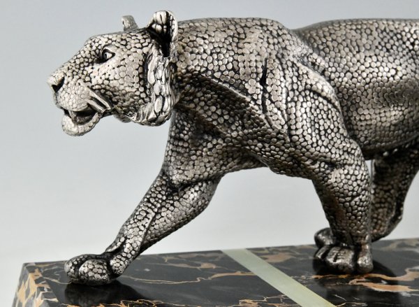 Art Deco sculpture of two panthers.