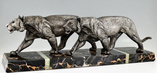 Art Deco sculpture of two panthers.