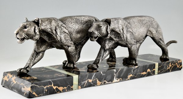 Art Deco sculpture of two panthers.