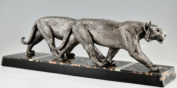 Art Deco sculpture of two panthers.