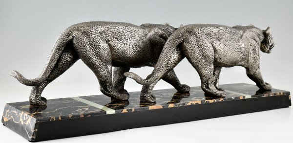 Art Deco sculpture of two panthers.