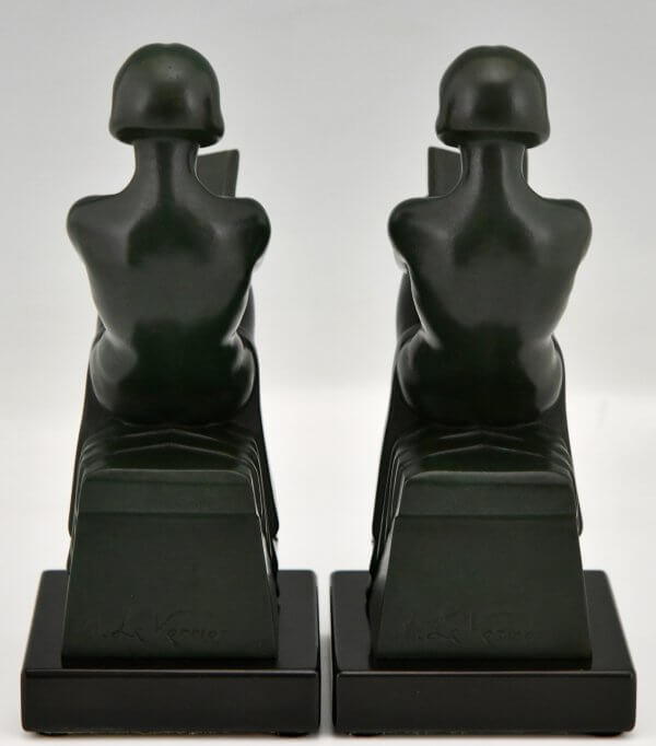 Art Deco bookends with reading nudes Delassement