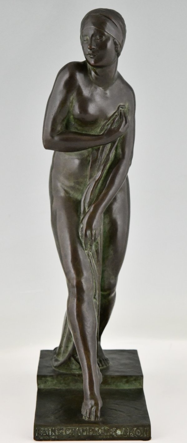Sculpture en bronze Art Déco d’une baigneuse