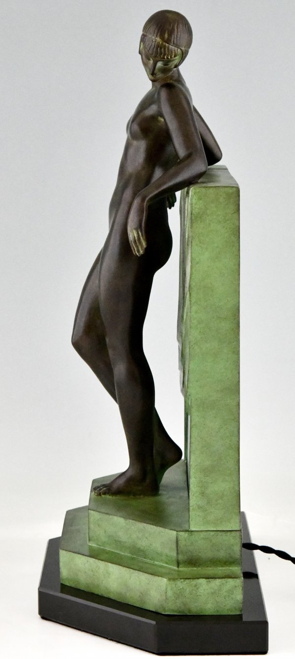 Lampe sculpture de style Art Déco nu au foulard SÉRÉNITE