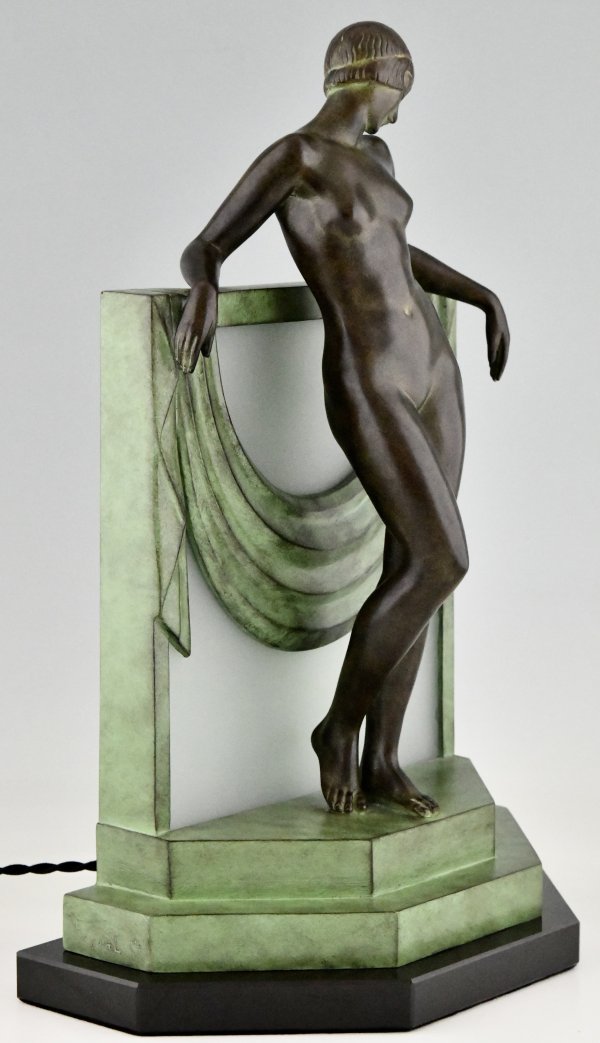 Lampe sculpture Art Déco nu au foulard SÉRÉNITE