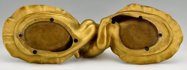 Art Nouveau milieu de table en bronze jeune couple enlacé