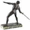 Art Deco sculptuur atleet mannelijk naakt met speer