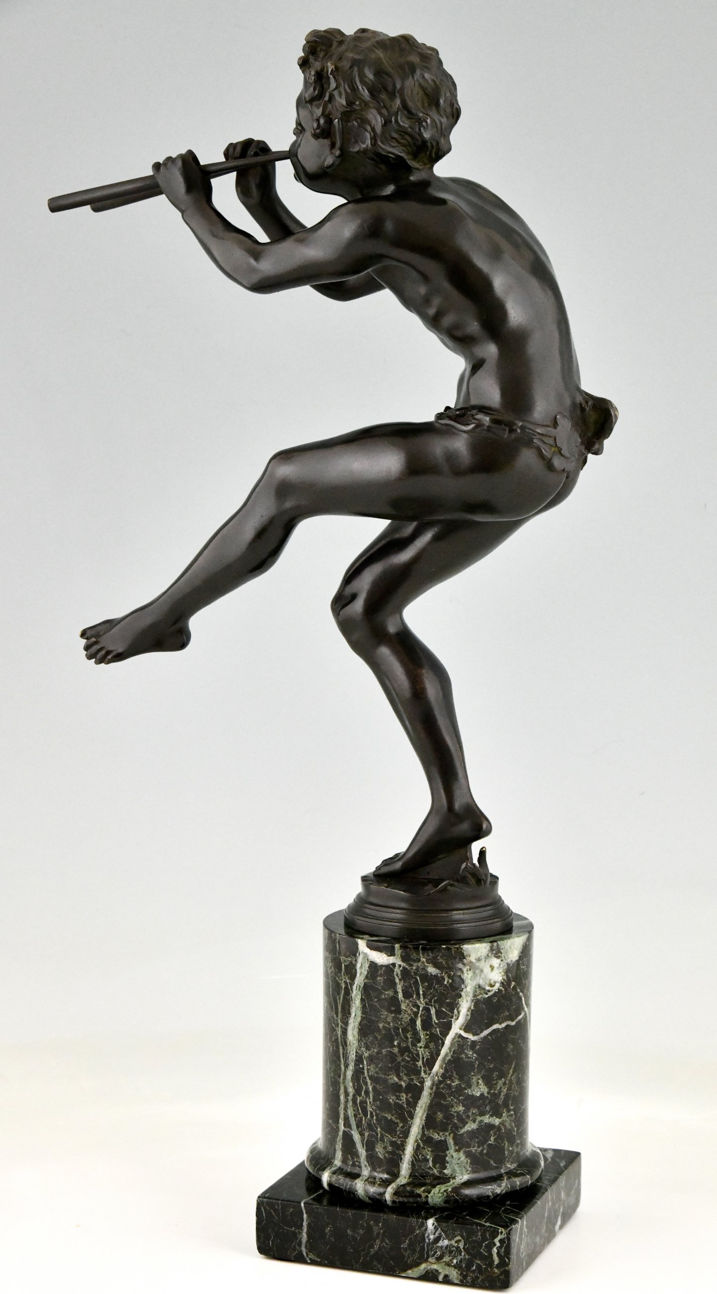 Statuette déco bronze et noir en bois et métal H25cm - RETIF