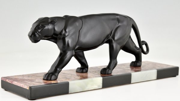 Art Deco sculpture of a panther.