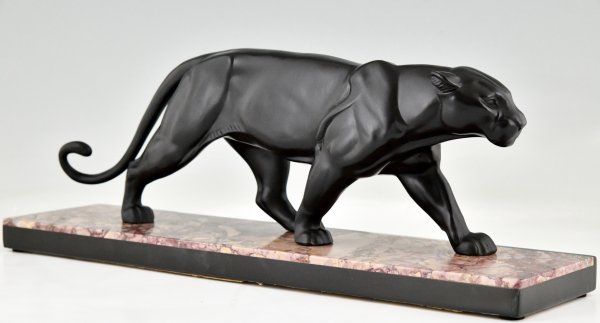 Art Deco sculpture of a panther.