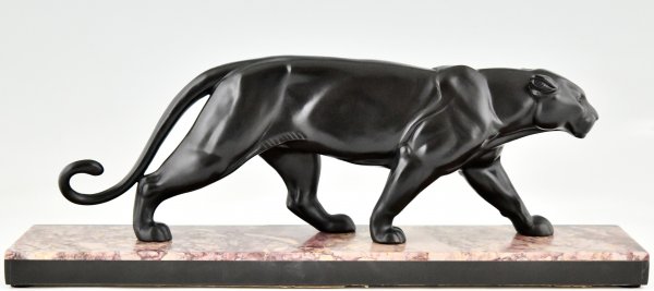 Art Deco sculpture of a panther.