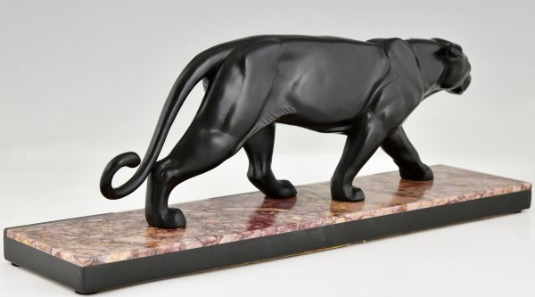 Art Deco sculpture of a panther.