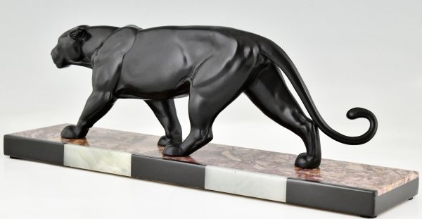 Art Deco sculpture of a panther.