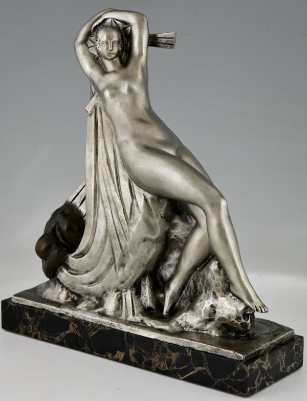 Sculpture en bronze Art Deco danseuse nue et homme agenouillé